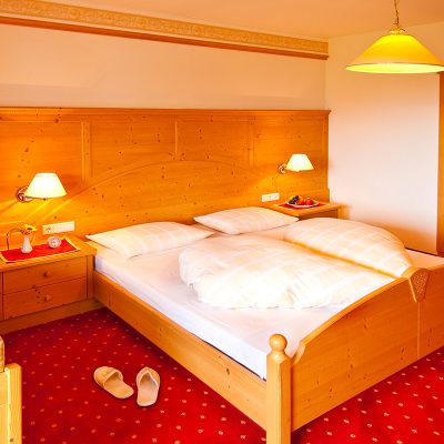 01-doppelbett-zimmer-tannenhof