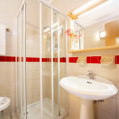 TH-San-Pellegrino-Moena-bagno-camera-tripla